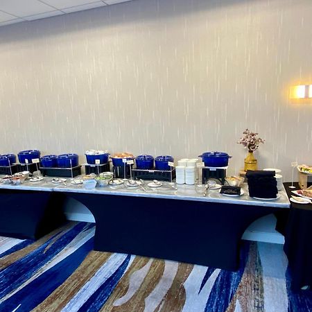 Hilton Houston North Hotel Ngoại thất bức ảnh