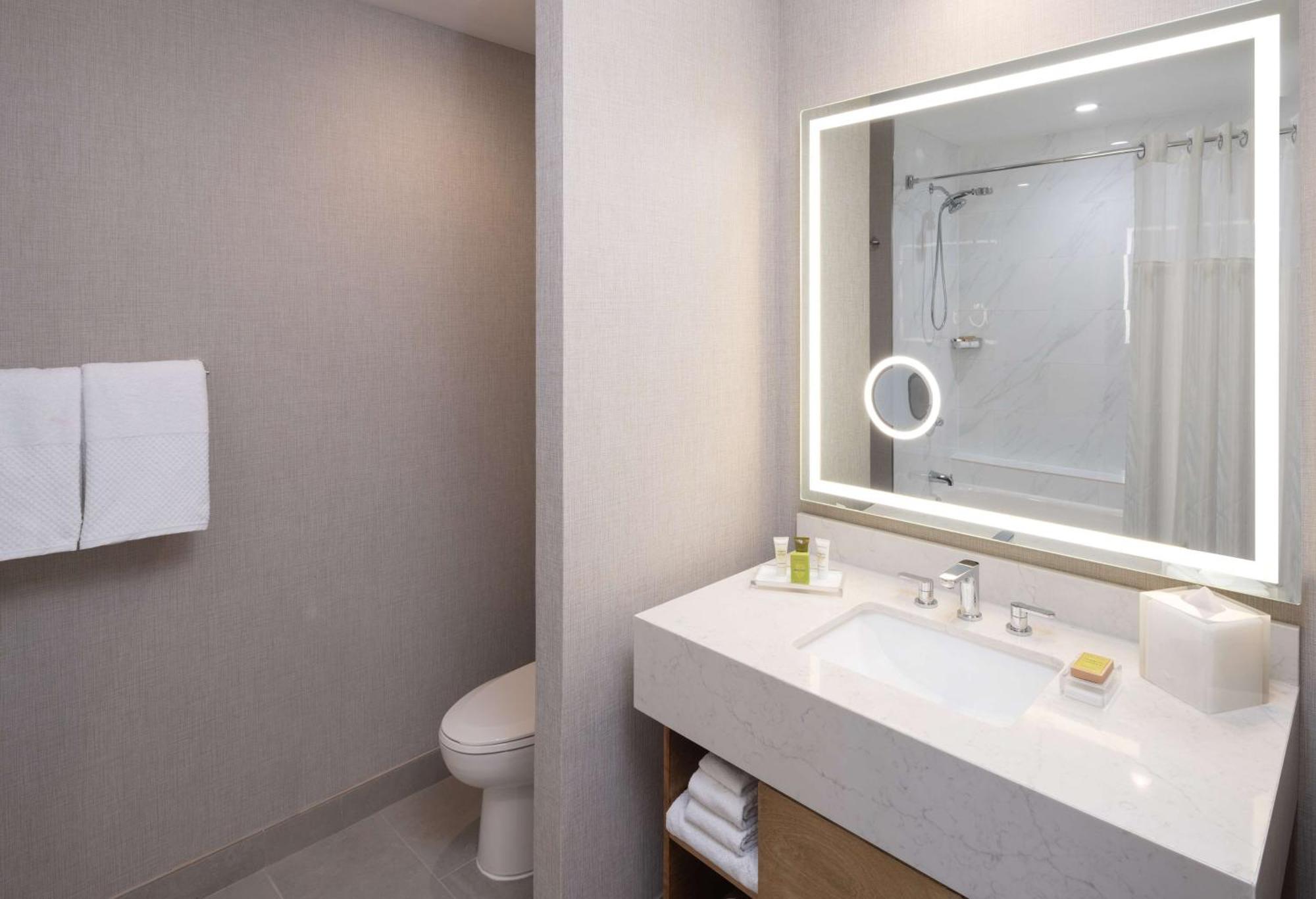 Hilton Houston North Hotel Ngoại thất bức ảnh